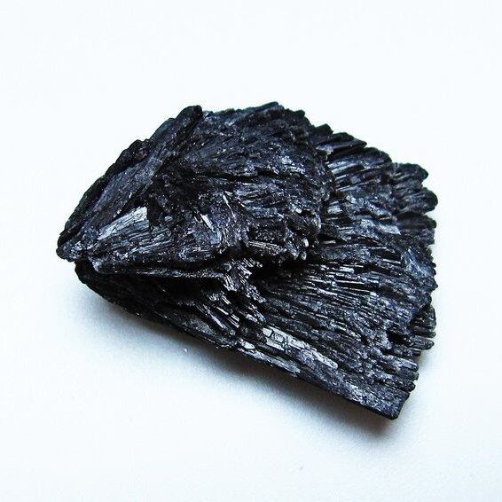 ブラック カイヤナイト 原石 一点物 171-7616