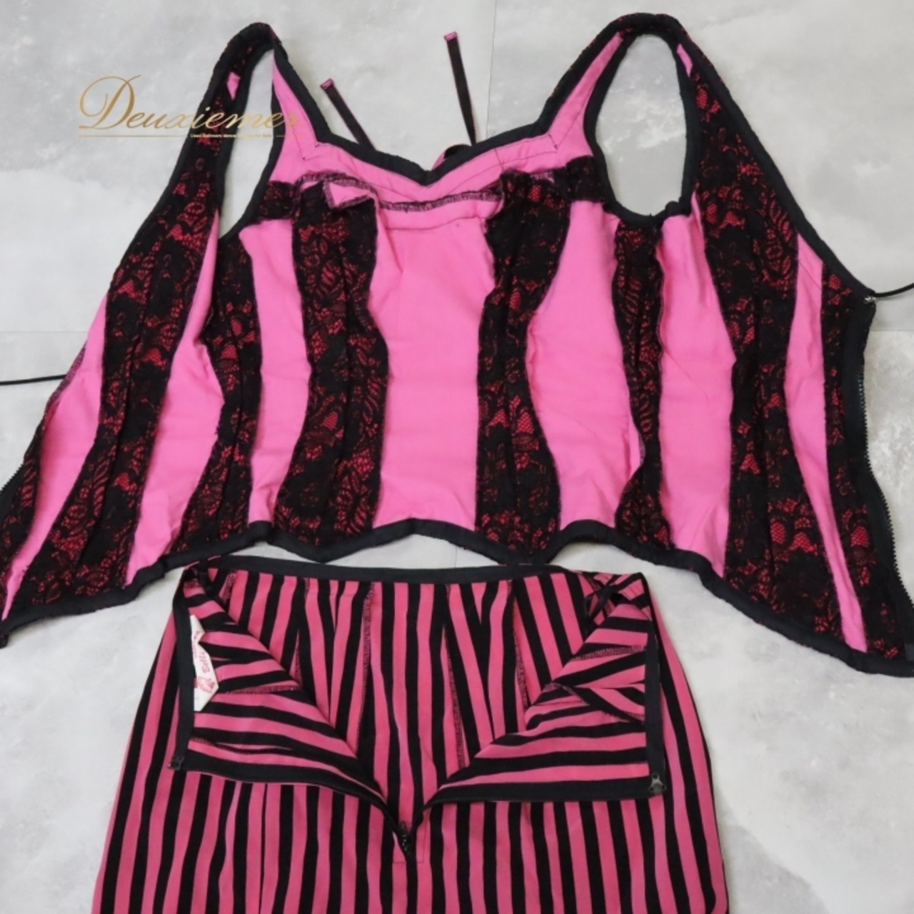 フラメンコ 衣装 ファルダ スカート トップス ツーピース セットアップ ピンク 黒 ストライプ レース ノースリーブ アトリエベリッシマ atelier Bellissima ブラック系 ピンク系 フラメンコ セットアップ 衣装 女性用 ピンク ブラック ビビットデザイン パーティー ダンス 衣装用 トップス ファルダ スカート おしゃれ リボン デザイン華やか 発表会