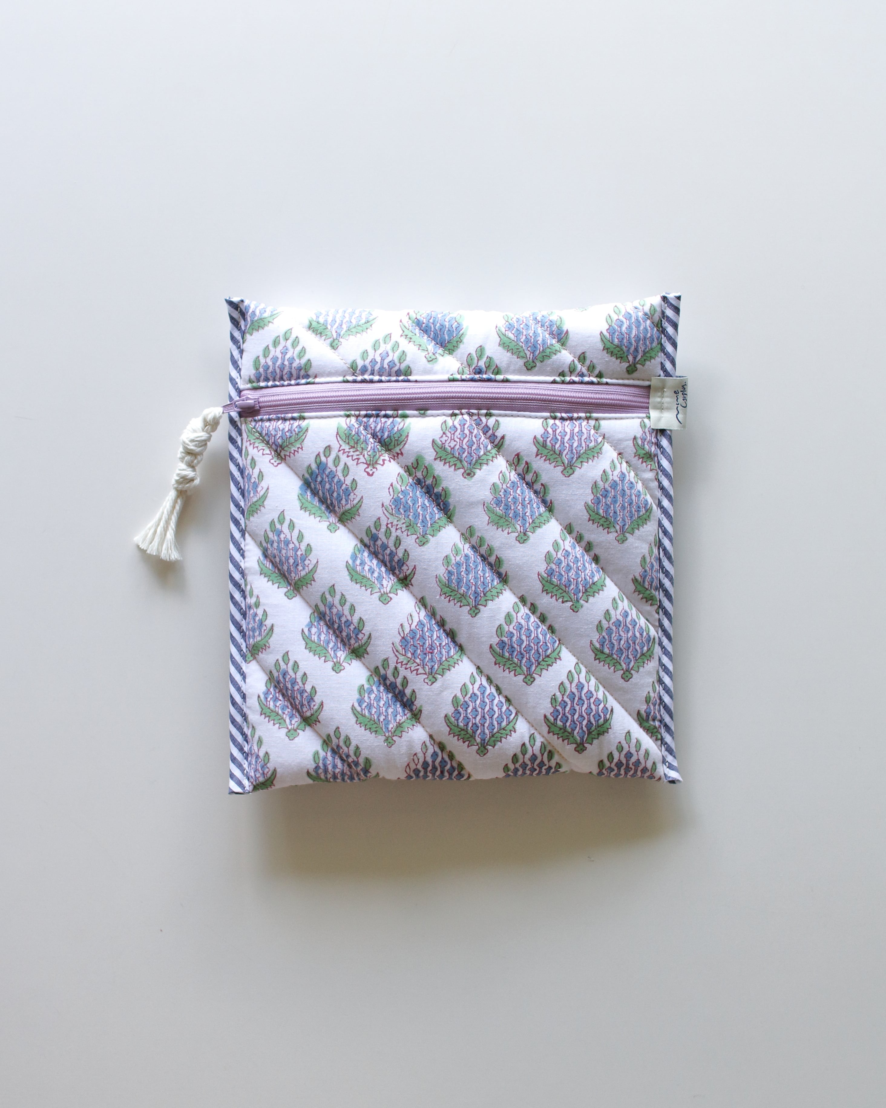 Block quilt Book Sleeve. <Water bunch>