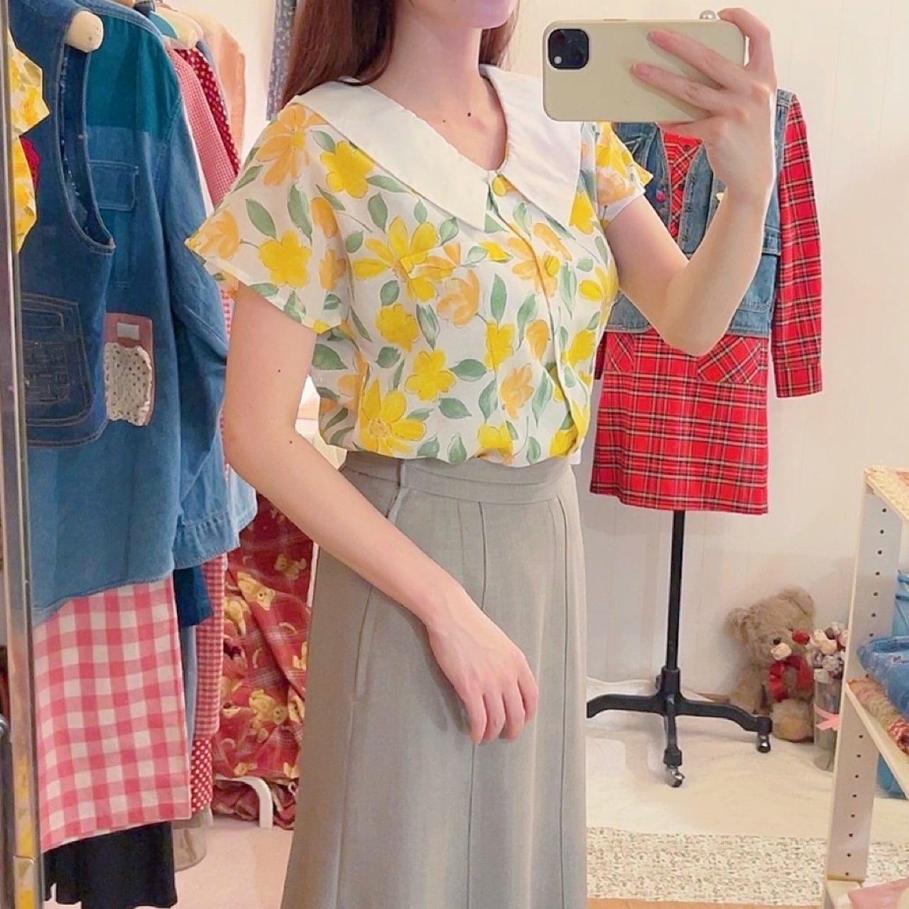 lemon yellow flower white collar blouse