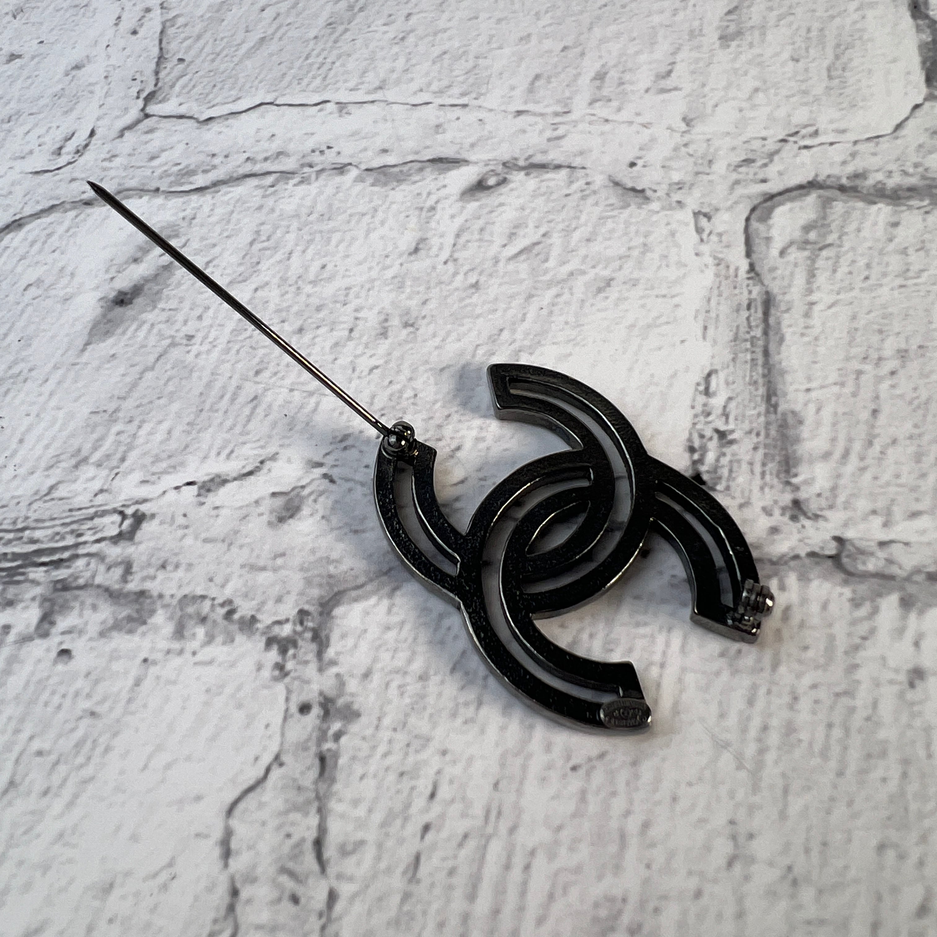 CHANEL シャネル ココマーク ストーン ブローチ シルバー A-8912 | JOLIJOU