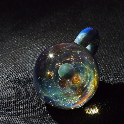 「in THE space mini」  金の惑星