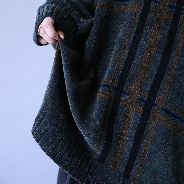 cross line pattern over silhouette pile knit sweater