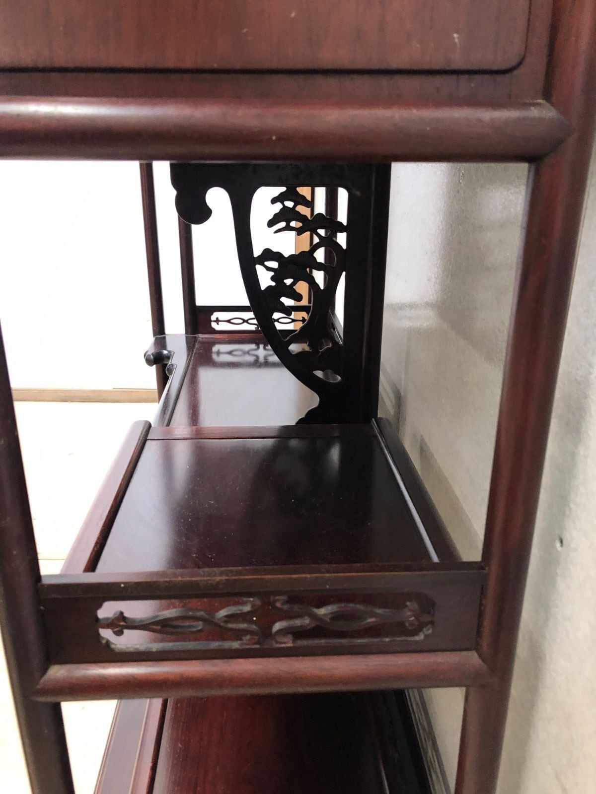 飾り棚 和棚 茶棚 アンティーク 彫刻入り 送料込み 250309-1 | みなと