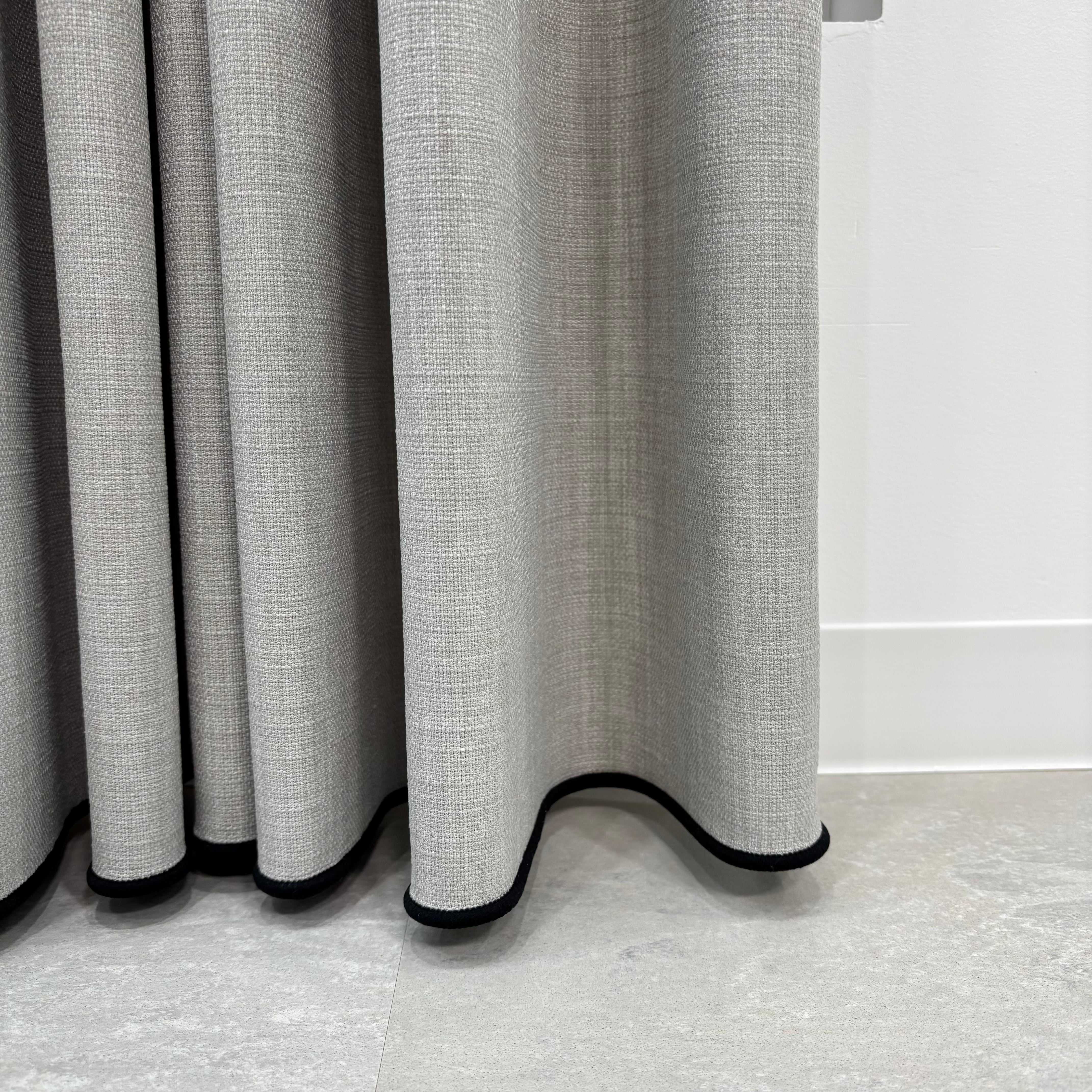 ウィズ ペット／カラーボトムロック ドレープカーテン／1.5倍ヒダ