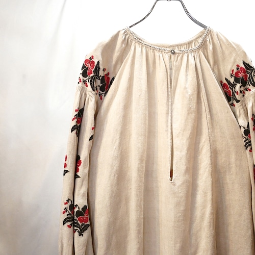 【VINTAGE】ウクライナ刺繍 リネンワンピース メタルボタン