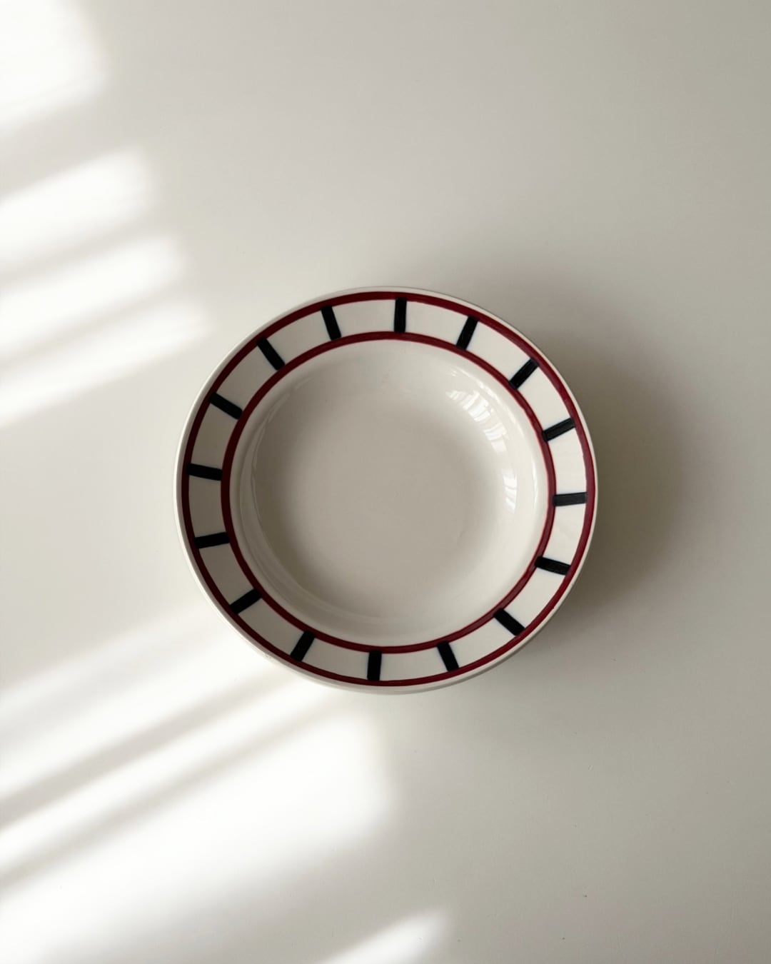 Badonviller バドンヴィレー / バスク柄の深皿プレート a