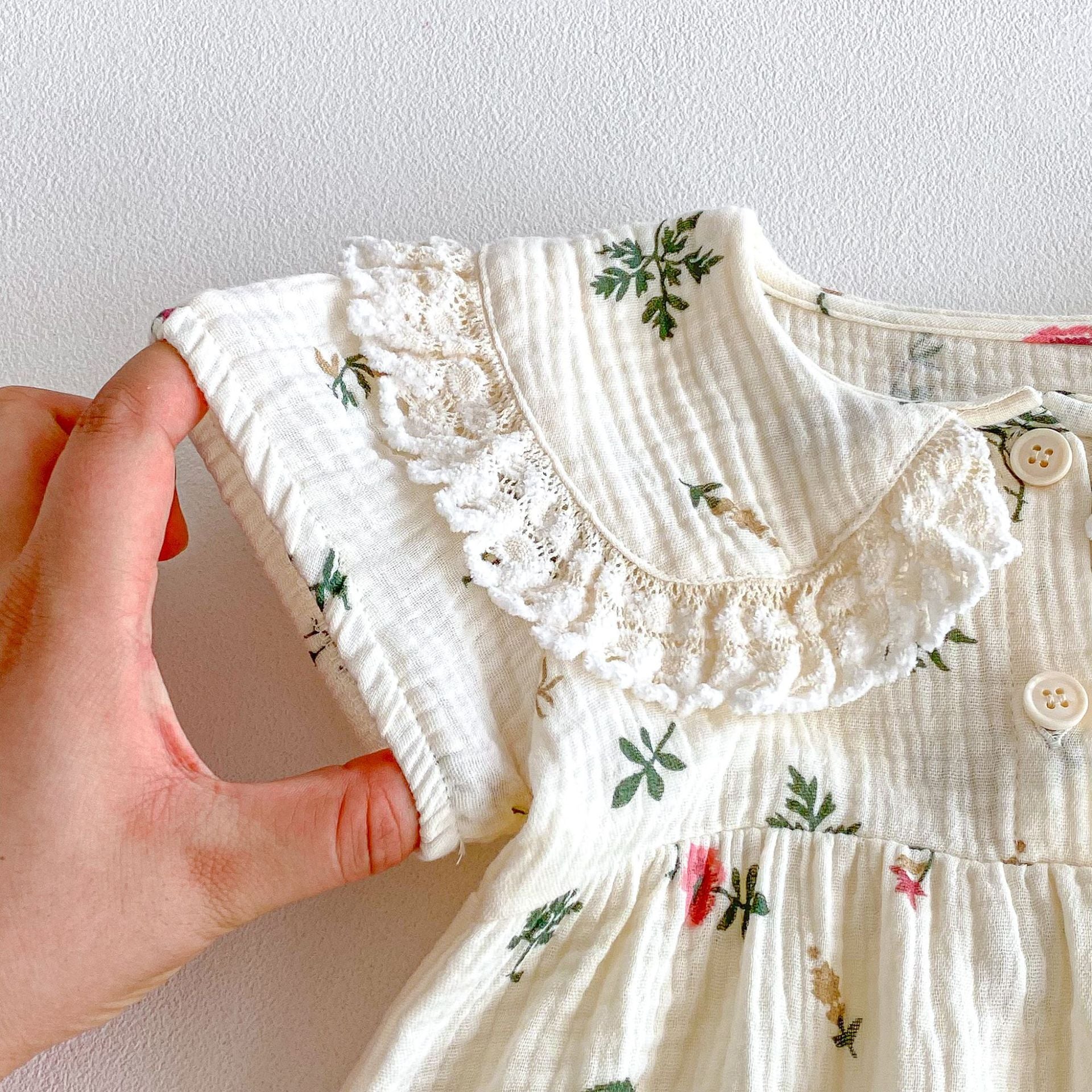Apolina 花柄刺繍　半袖ロンパース 1-2Y BABY】夏新作 花柄半袖ロンパース | Betty