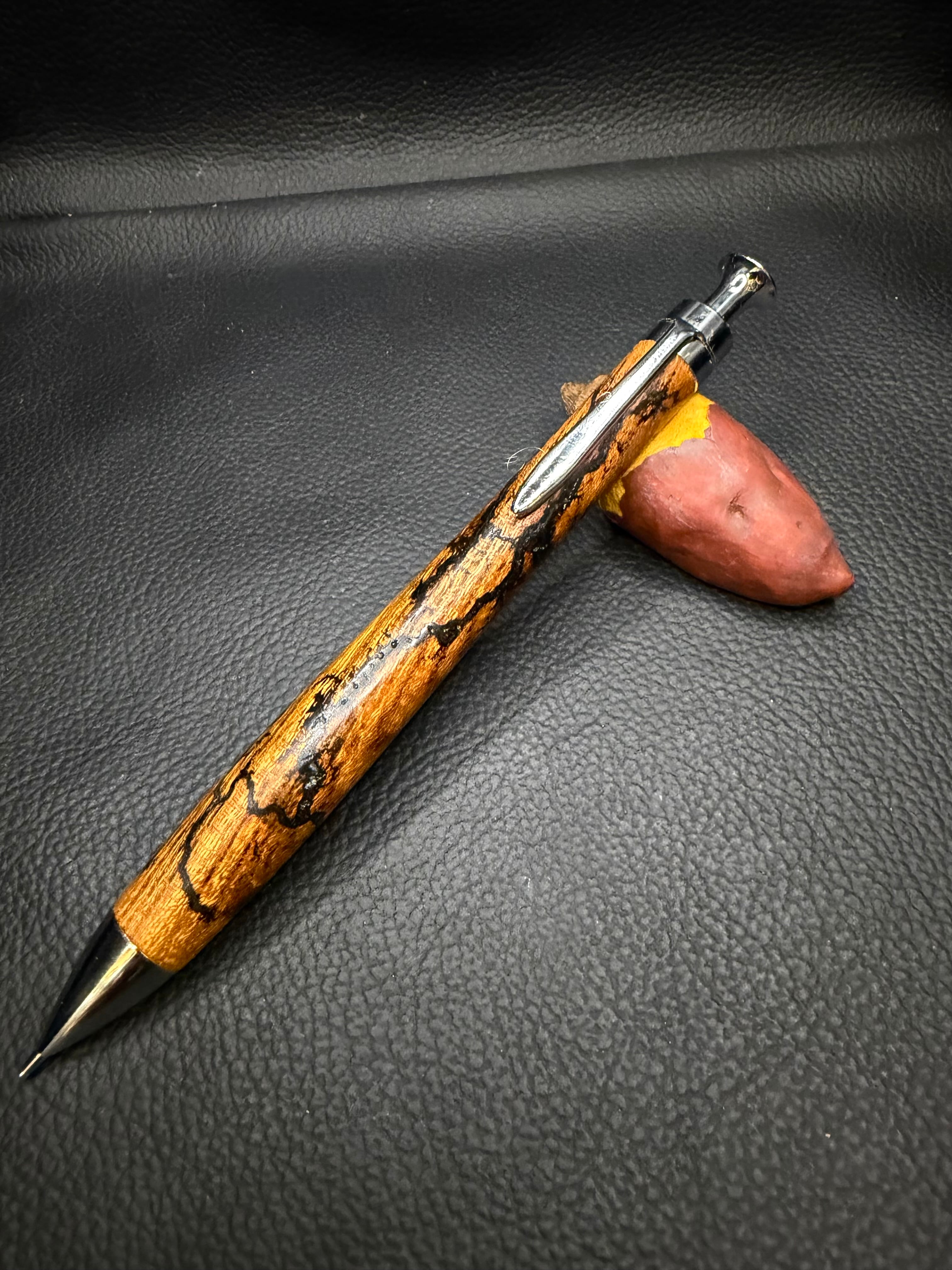 新品　こぶた工房　フラクタルバーニングウッド　ケヤキ　シャープペンシル0.5ミリ 44 フラクタルバーニングウッド ケヤキ | こぶた工房