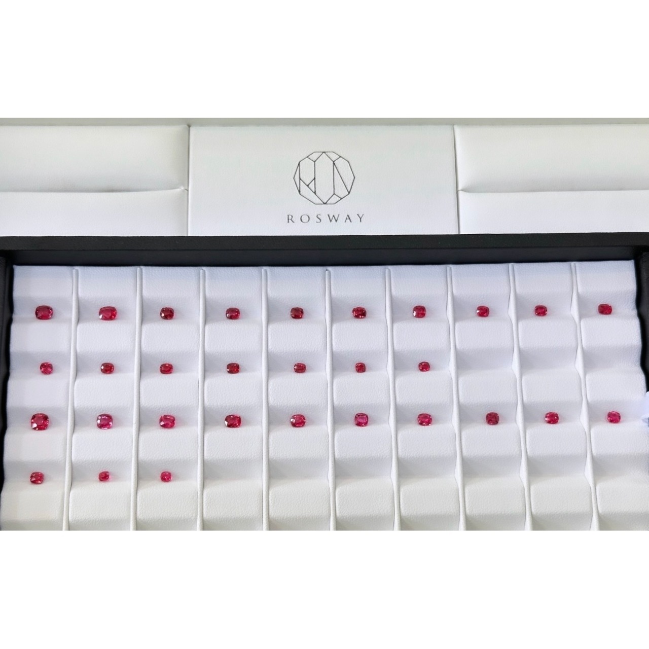 ミャンマースピネル 3.6x3.5mm, 0.28ct