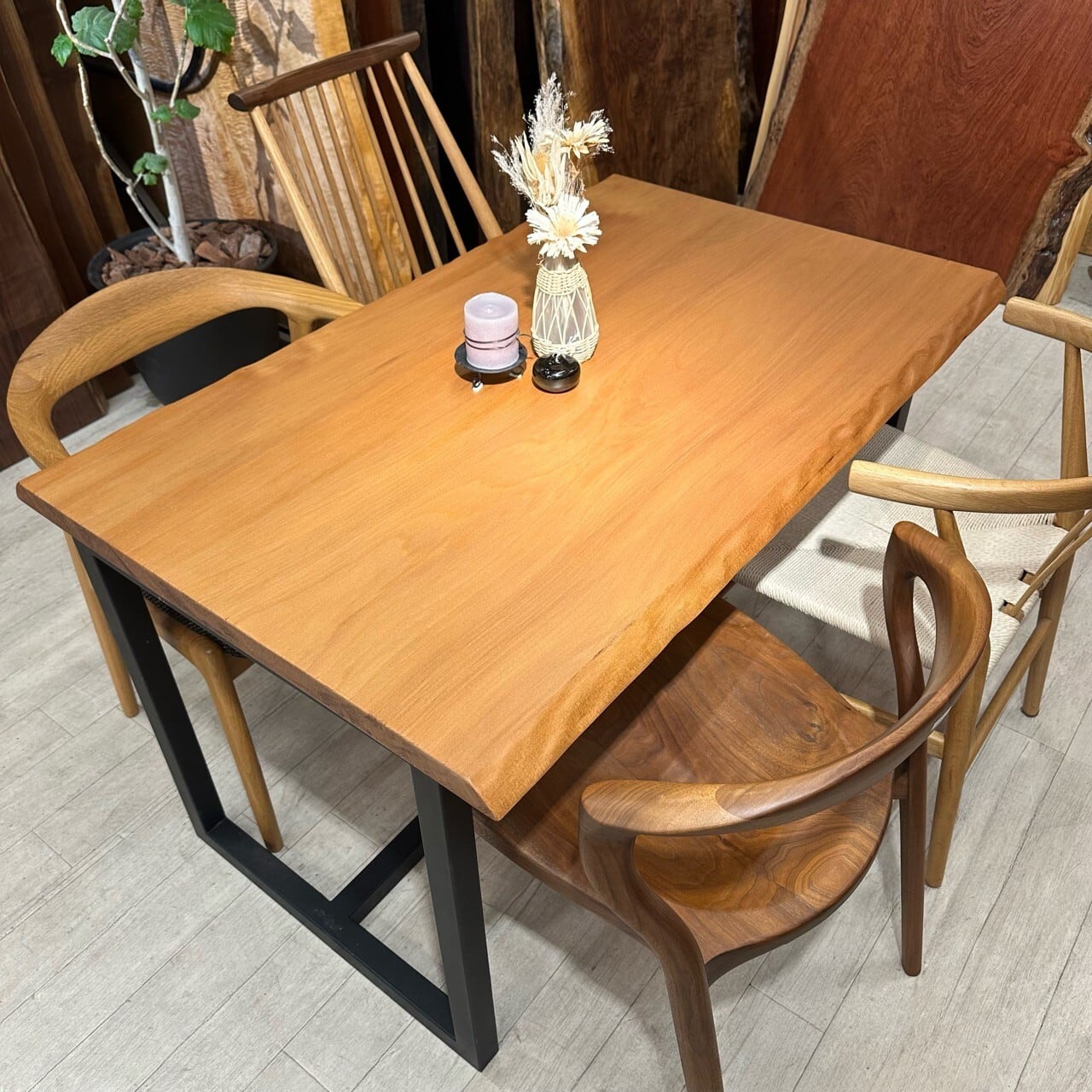 桂（カツラ） | 千年家具 - 一枚板 テーブル専門店