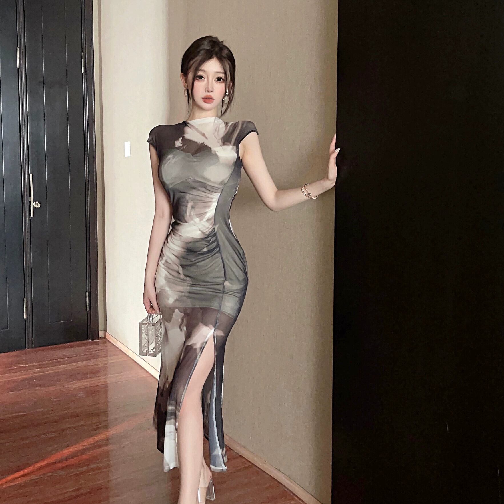 シックで美しく、魅力的なスカート 2024 春と夏の新しいセクシー