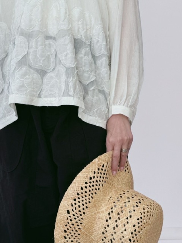 BUNON / khadi cotton silk flower embroidery ribbon blouse