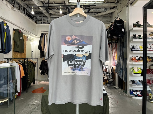 LEVIS × NEW BALANCE OVERSIZED GRAPHIC TEE GREY SMALL 46750