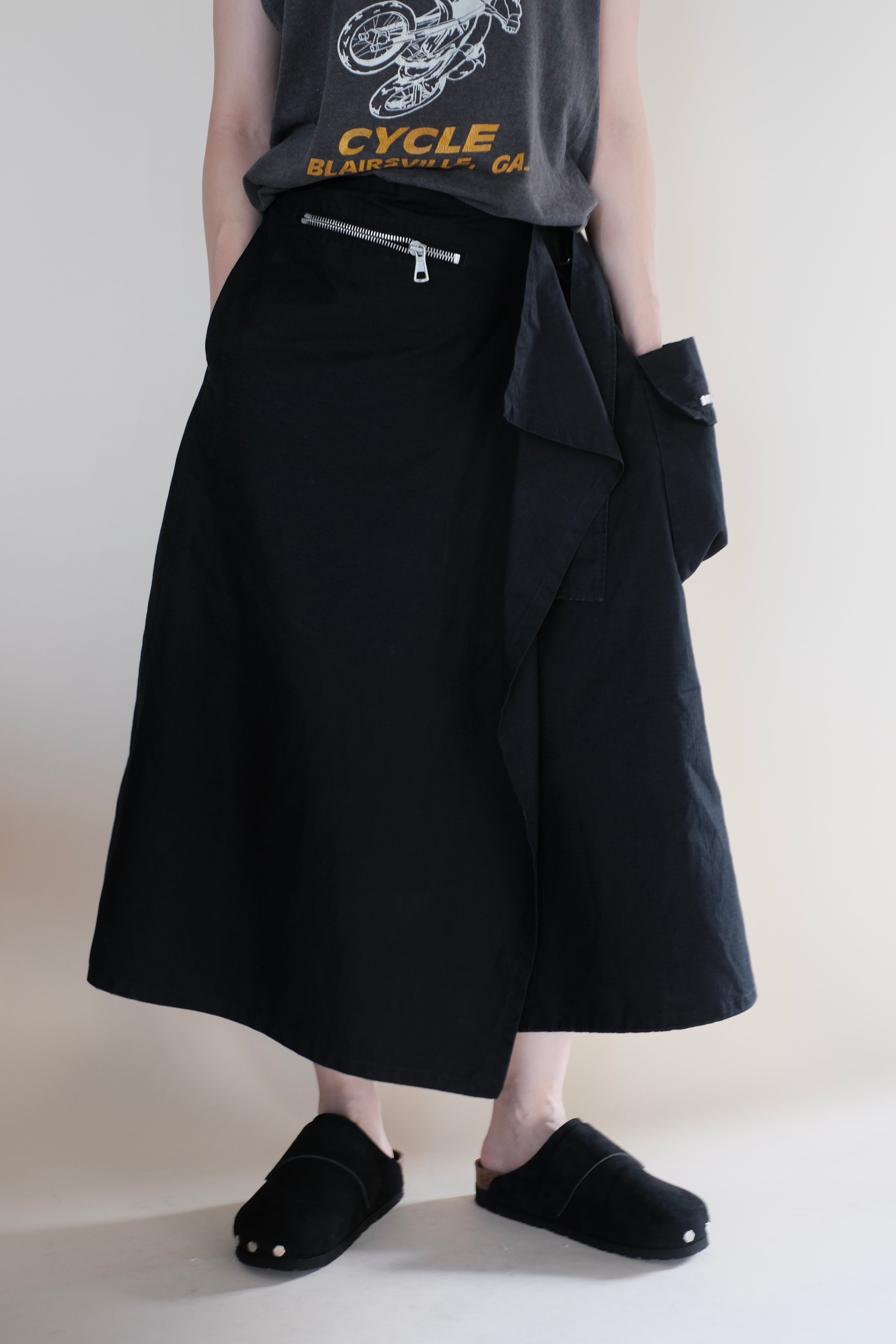 OUAT / BLACK SPACE CLOGS | LIVING