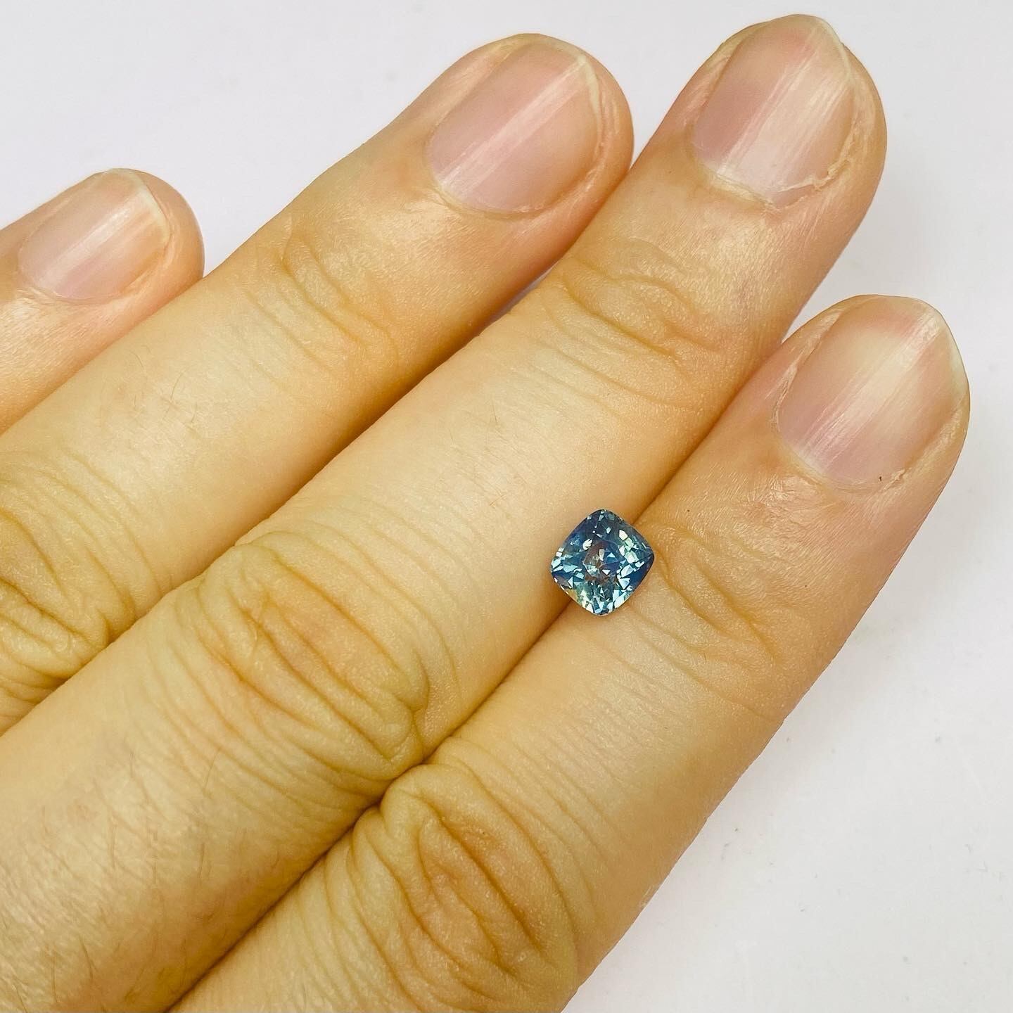 遠くに見る夏の風景 サファイア