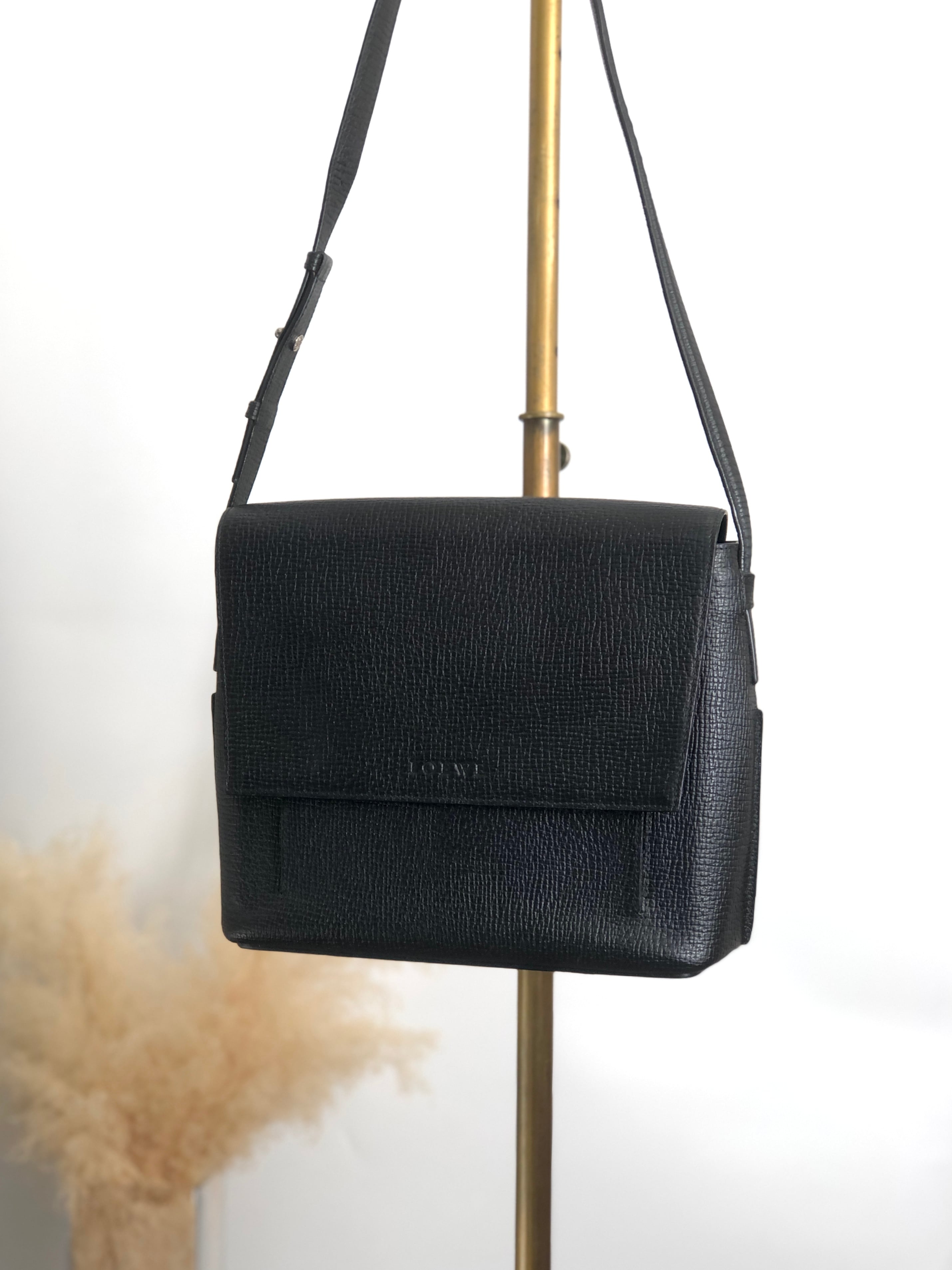 希少 ロエベ ショルダーバッグ ビンテージ ブラック レザー ステッチ 肩掛け ロエベ ショルダーバッグ ブラック 美品 レザー 中古 LOEWE 肩掛け