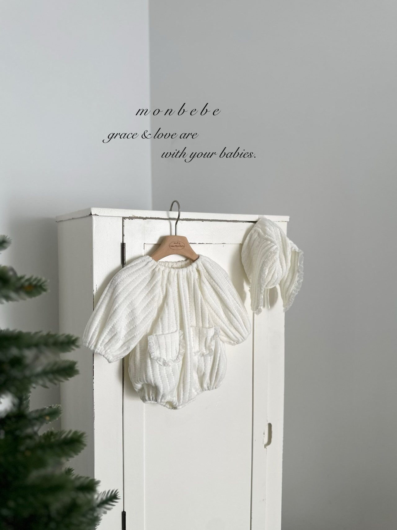 【即納】ニットボンボンロンパース / monbebe