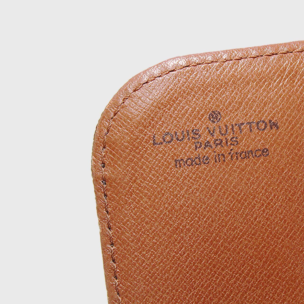 LOUIS VUITTON】ルイ・ヴィトン カルトシエール｜古着コーデに映える