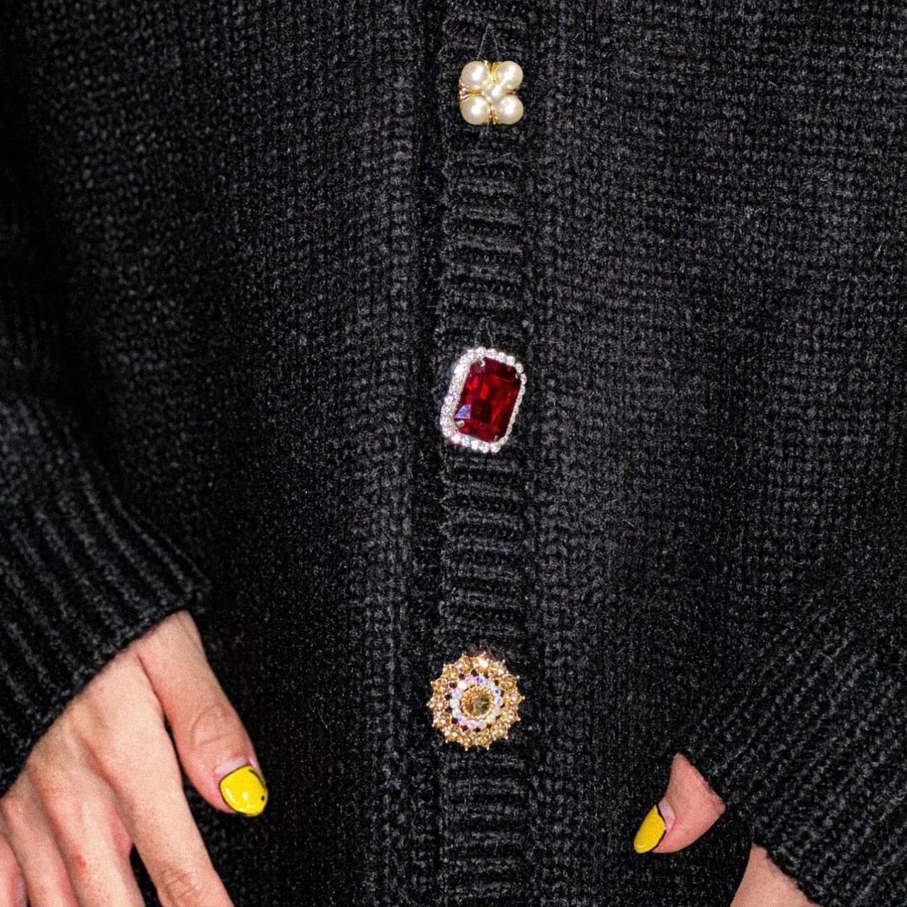 【VETEMENTS】FANCY BUTTON CARDIGAN - 17