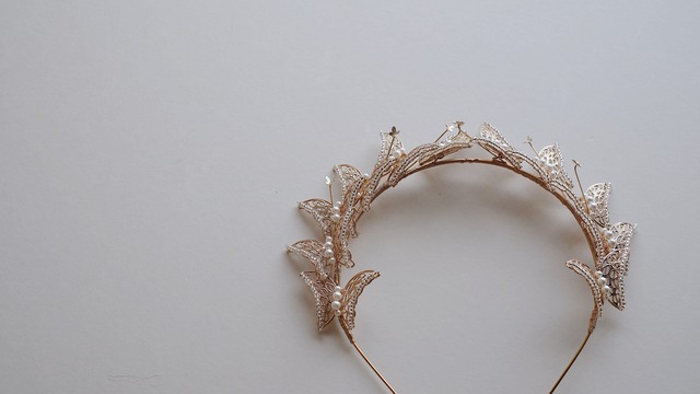 ブライダルヘッドドレス[HA-153]パール&ビーズのバタフライカチューシャウェディングヘッドアクセサリー
