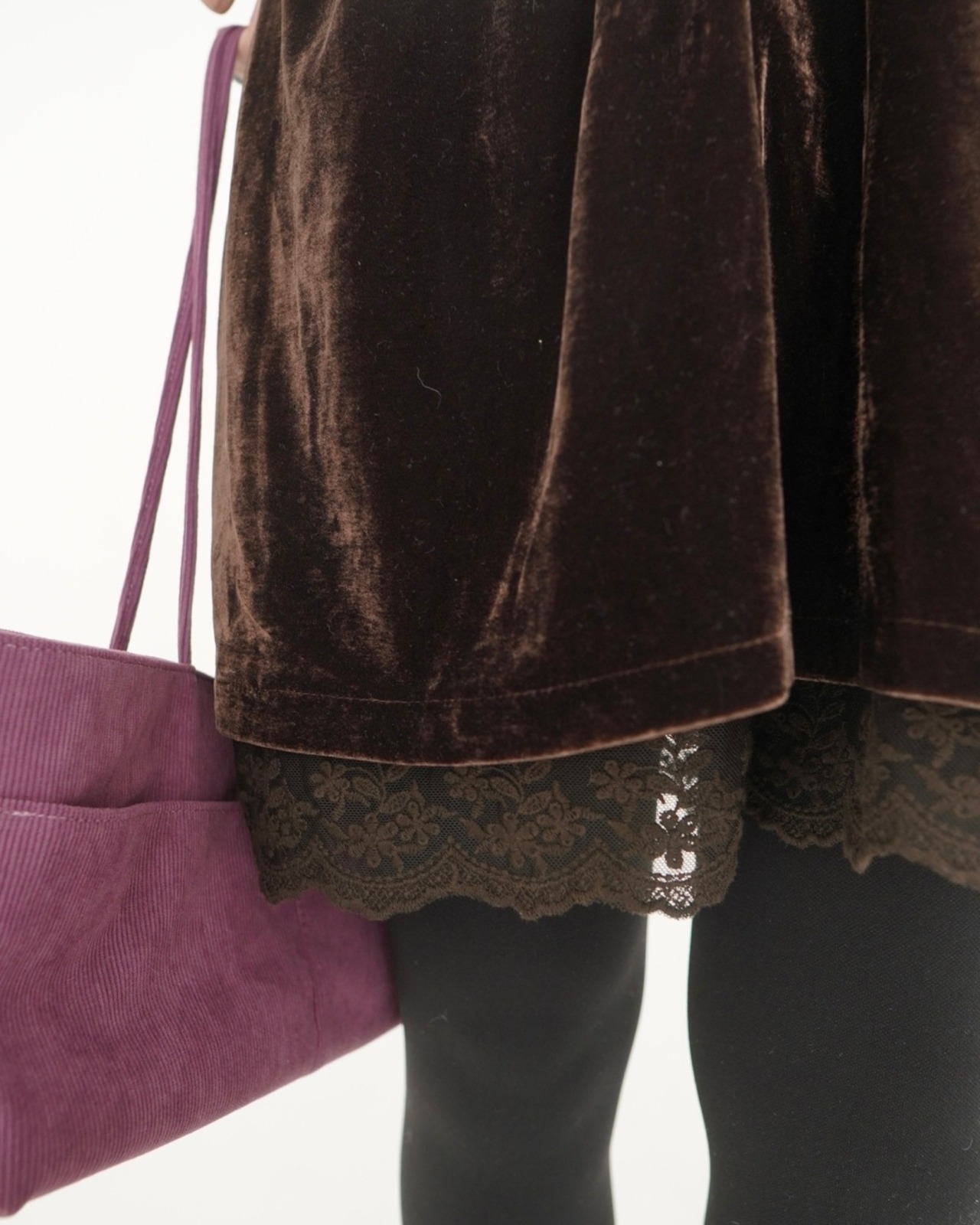 Velour and lace panelingSK／brown