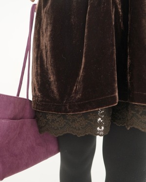 Velour and lace panelingSK／brown