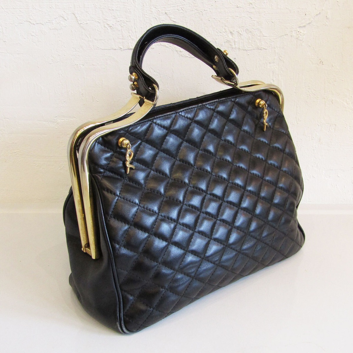 ROBERTA DI CAMERINO」 Vintage black bagonghi handbag | PANIC ART 