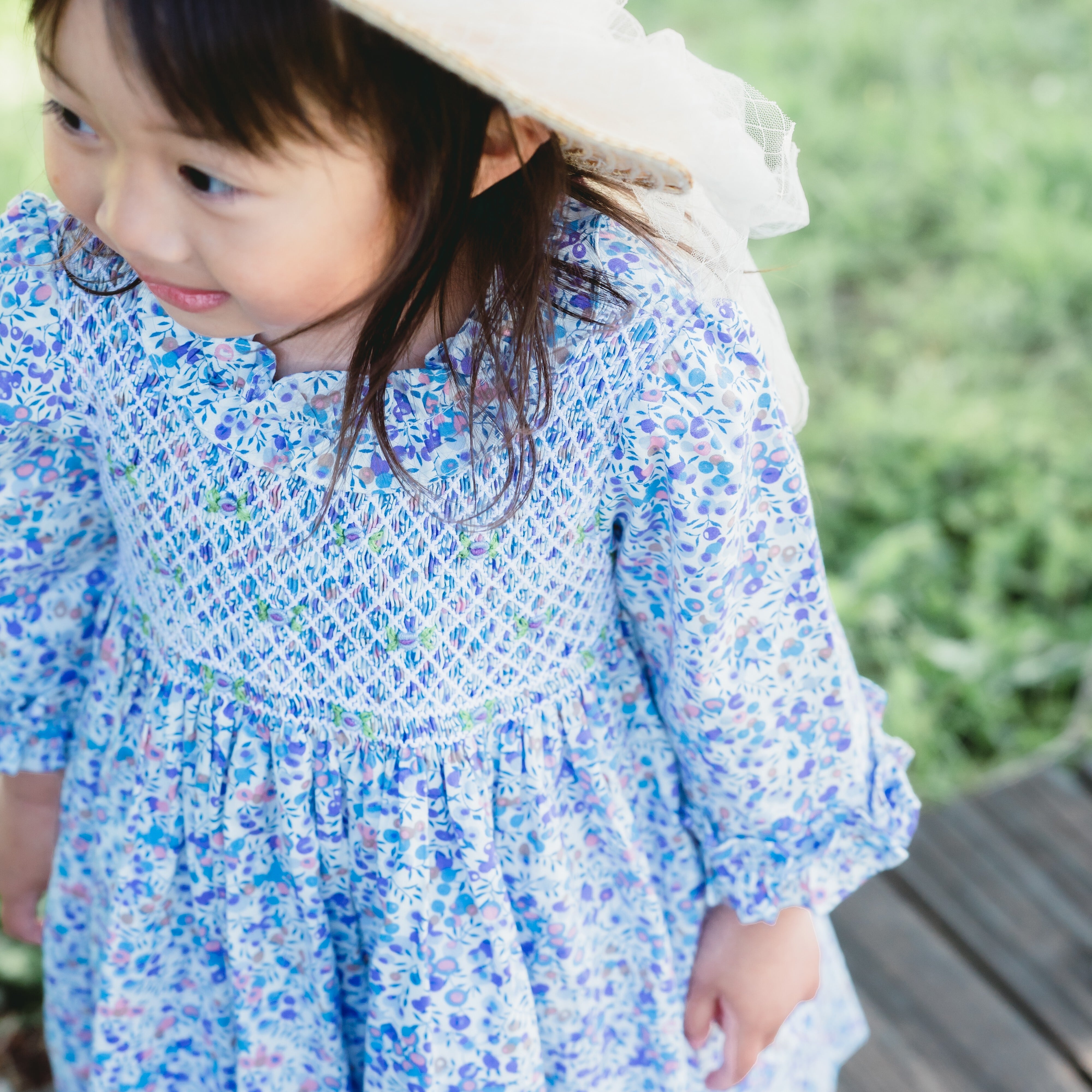 つぼみ柄のスモッキングワンピース | baby's breath-スモッキング刺繍子供服 powered by BASE