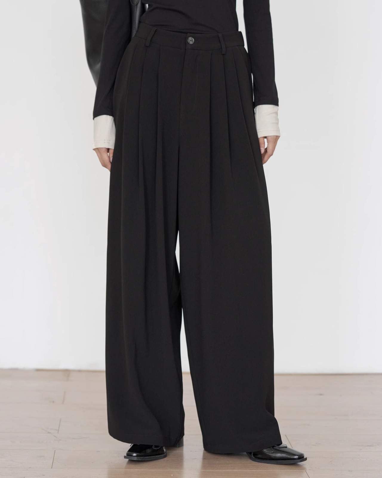 Tuck drape wide Slacks　T20314