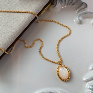 white pearl gold necklace