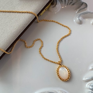 white pearl gold necklace