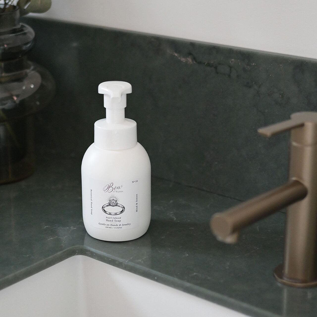 Pearl-Infused Botanical Hand Soap Nº10