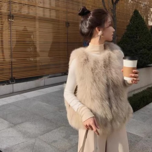 ファーベスト レディース アウター 羽織 ベスト フェイクファー ふわふわ ノースリーブ ショート丈 カジュアル お出かけ おしゃれ きれいめ エレガント ゴージャス ファッション 女性 シンプル