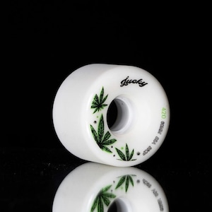 Lucky White 60mm 83a