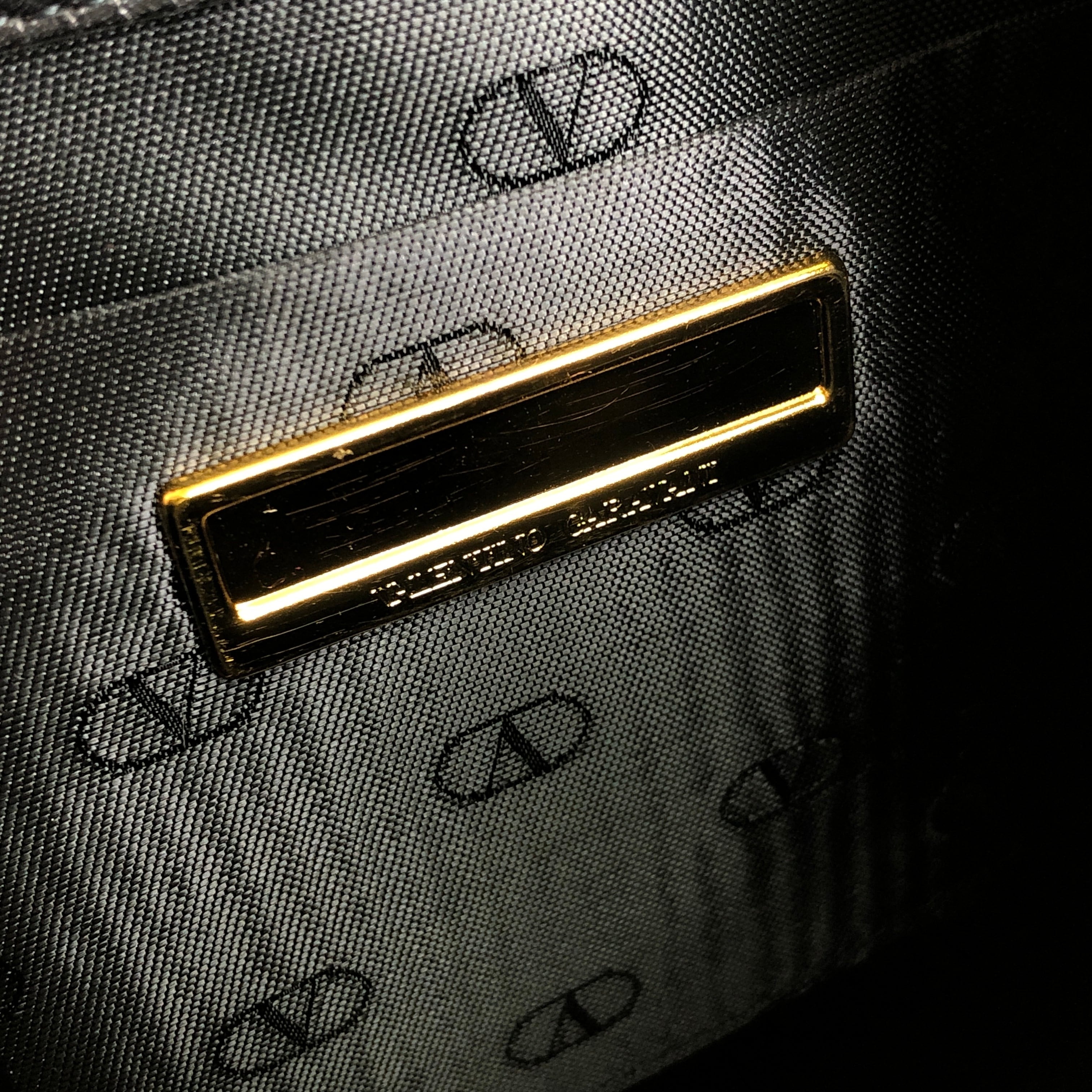 VALENTINO GARAVANI ヴァレンティノ ガラヴァーニ メダルモチーフ 巾着