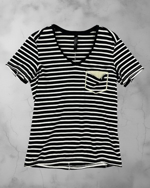 wjk Border V-Neck Leather Pocket T-Shirt