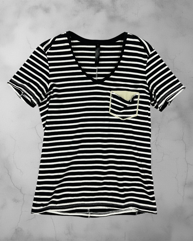 wjk Border V-Neck Leather Pocket T-Shirt