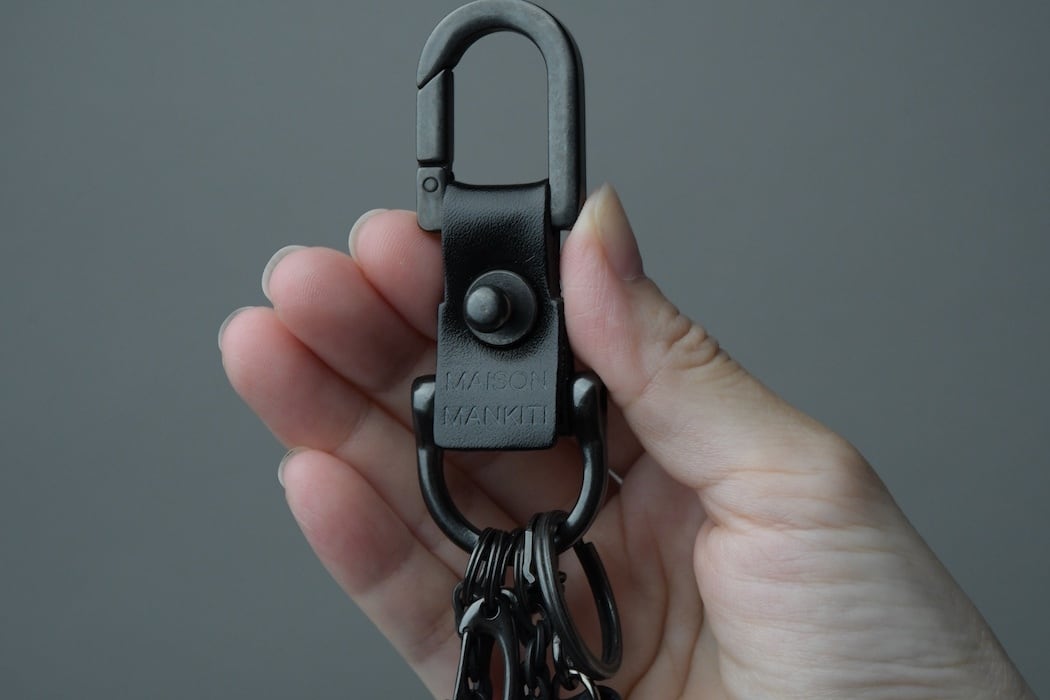 ꓷD［ディーディー］ KEY CHAIN ダールブラック | MAISON MANKITI