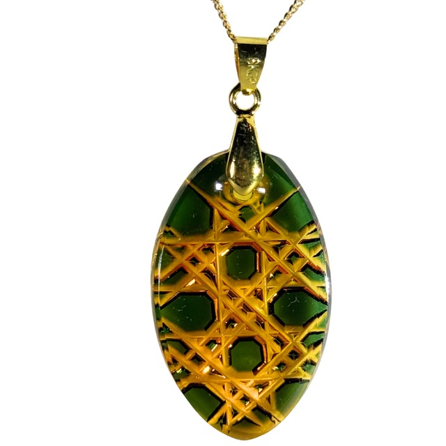 江戸切子　アンバークリスタルペンダント（琥珀緑色）