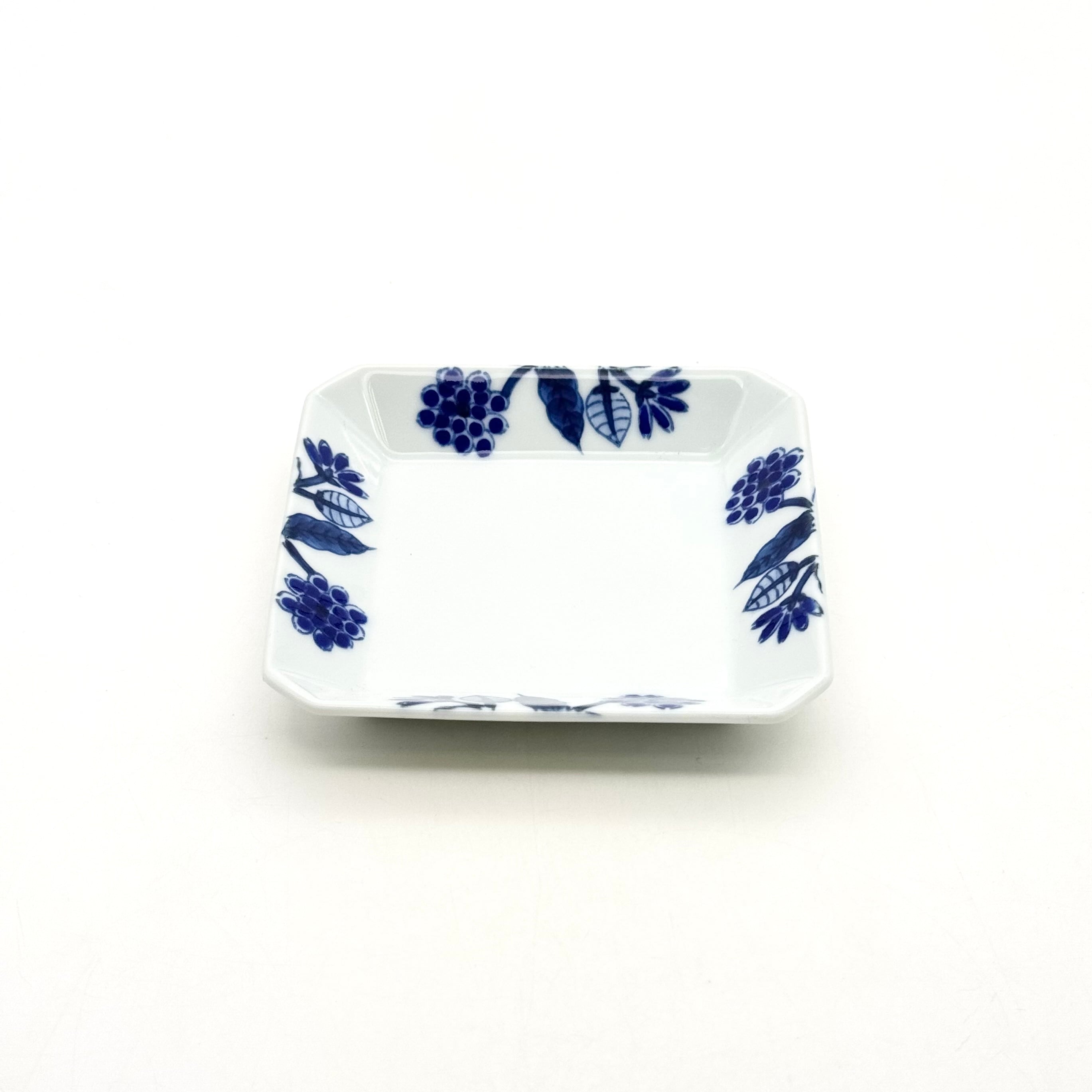 花瓶白磁網目焼（波佐見焼）西浦琴峰 花瓶白磁網目焼（波佐見焼）西浦琴峰 波佐見焼の花瓶を買取まし