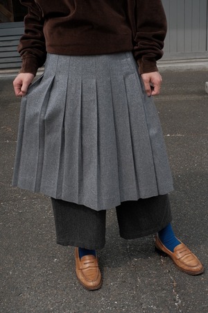 1980s wool pleats skirt
