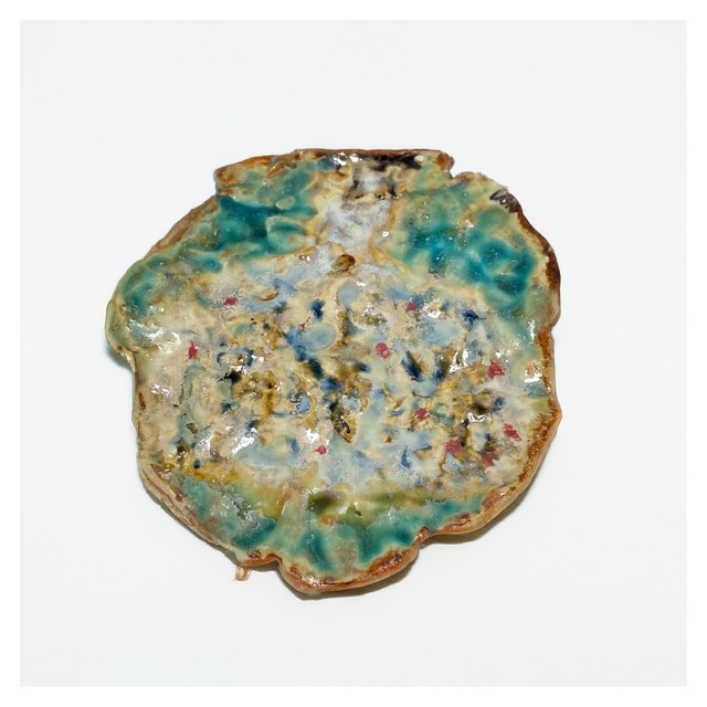 アラキドン　ドレスのようなケーキ皿としての像