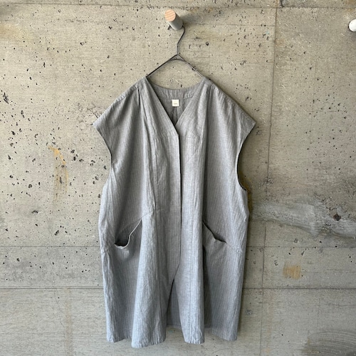 Niitu sleeveless gray long shirt