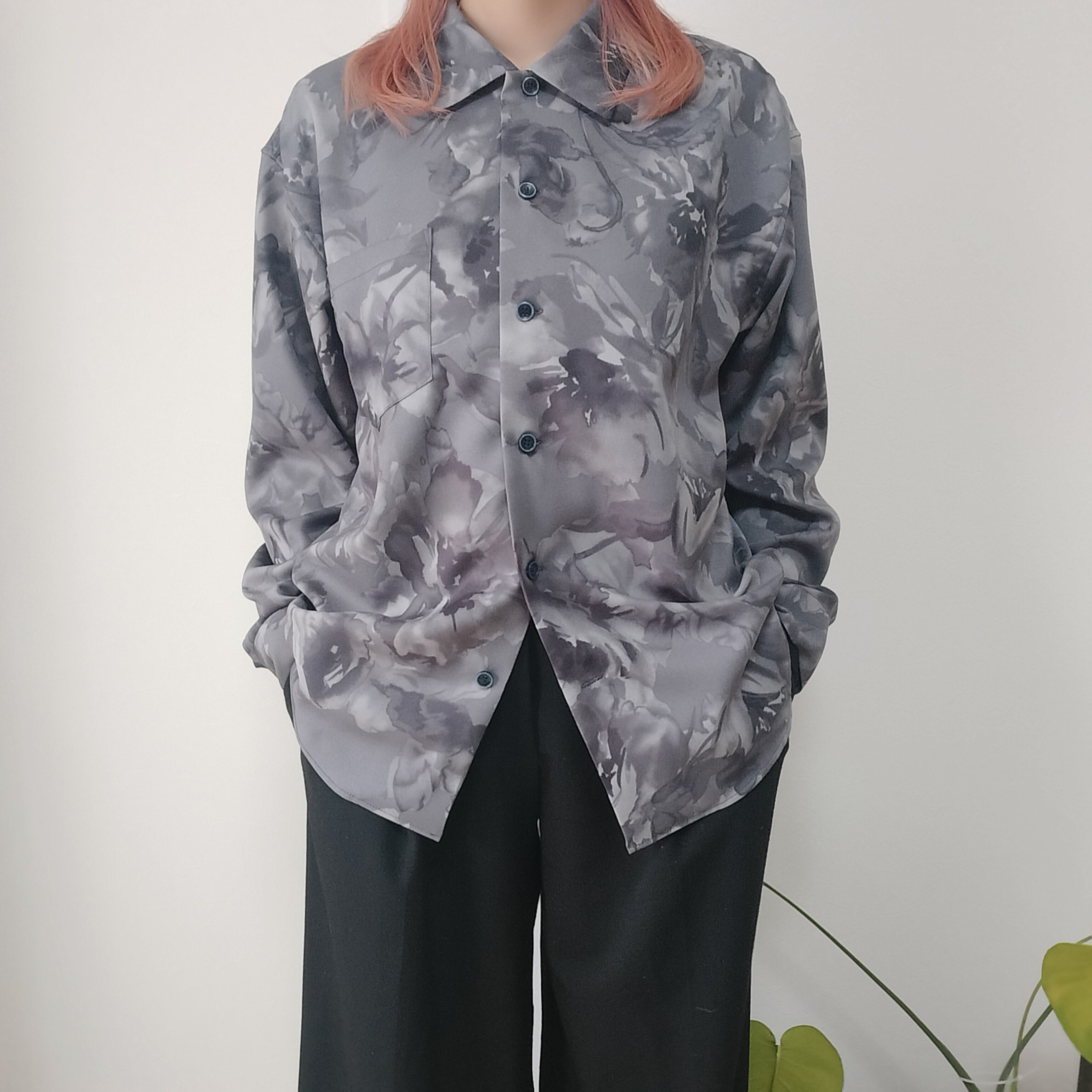 オレボレブラ 半袖シャツ 総柄　グレー ジュアル柄シャツ 滲み 半袖 | デンファレ｜心も体も満たされるシャツ