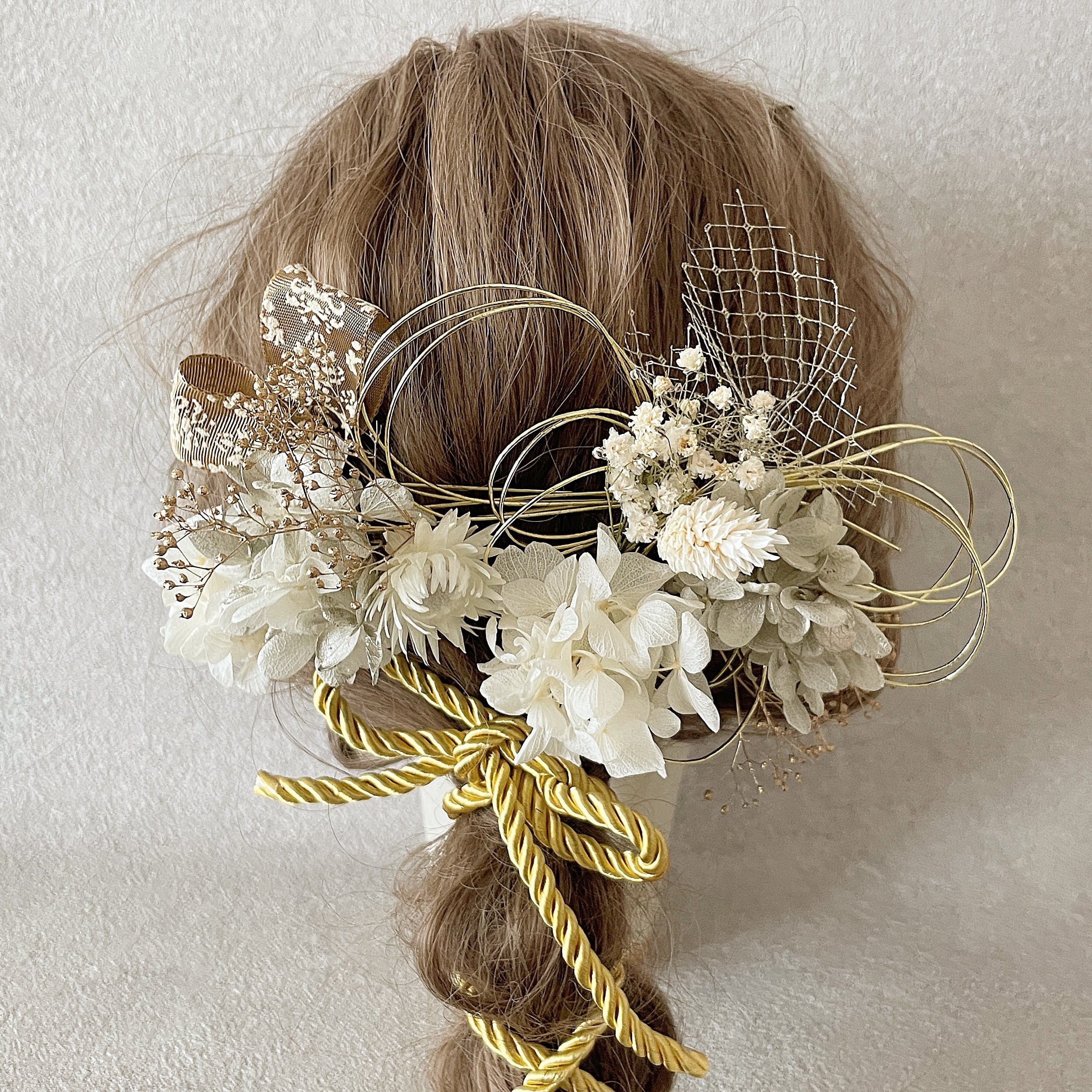 淡色×かすみ草のホワイトゴールドのドライフラワーのヘッドドレス