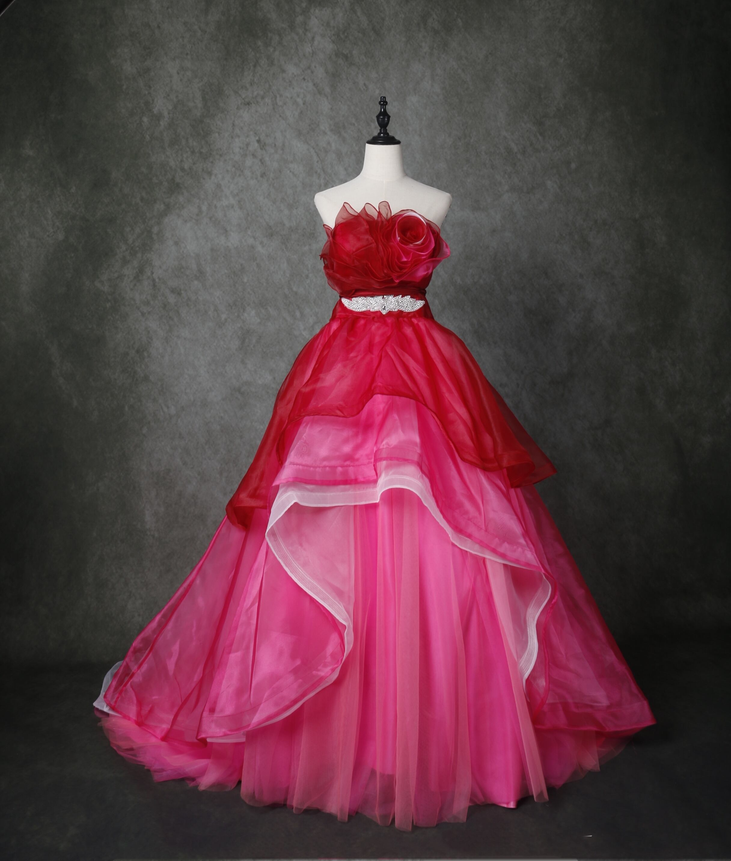 ビジューとリボンが美しくオシャレな花柄スカートのロングドレス 新品・未使用】ビジューとリボンが美しくオシャレな花柄スカートの