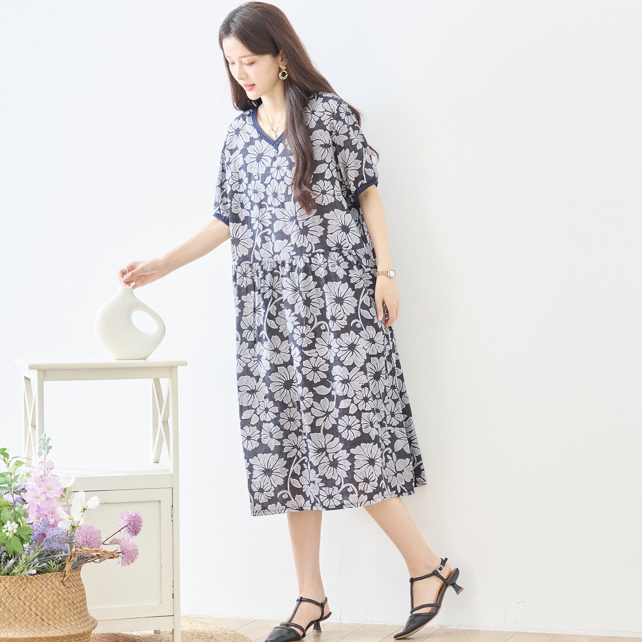 TRUBE ボタニカル柄Vネックコットンワンピース【L~LL】ブラック
