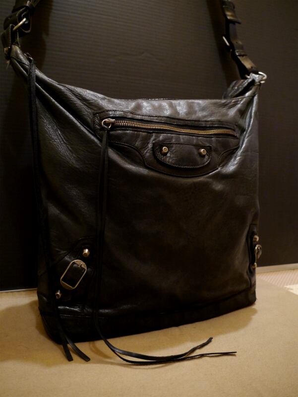 送料込BALENCIAGAメンズデイ 本革肩掛けショルダーバッグA4 PC入れ ◇BALENCIAGAバレンシアガ ショルダーバッグ ザ・メンズデイ