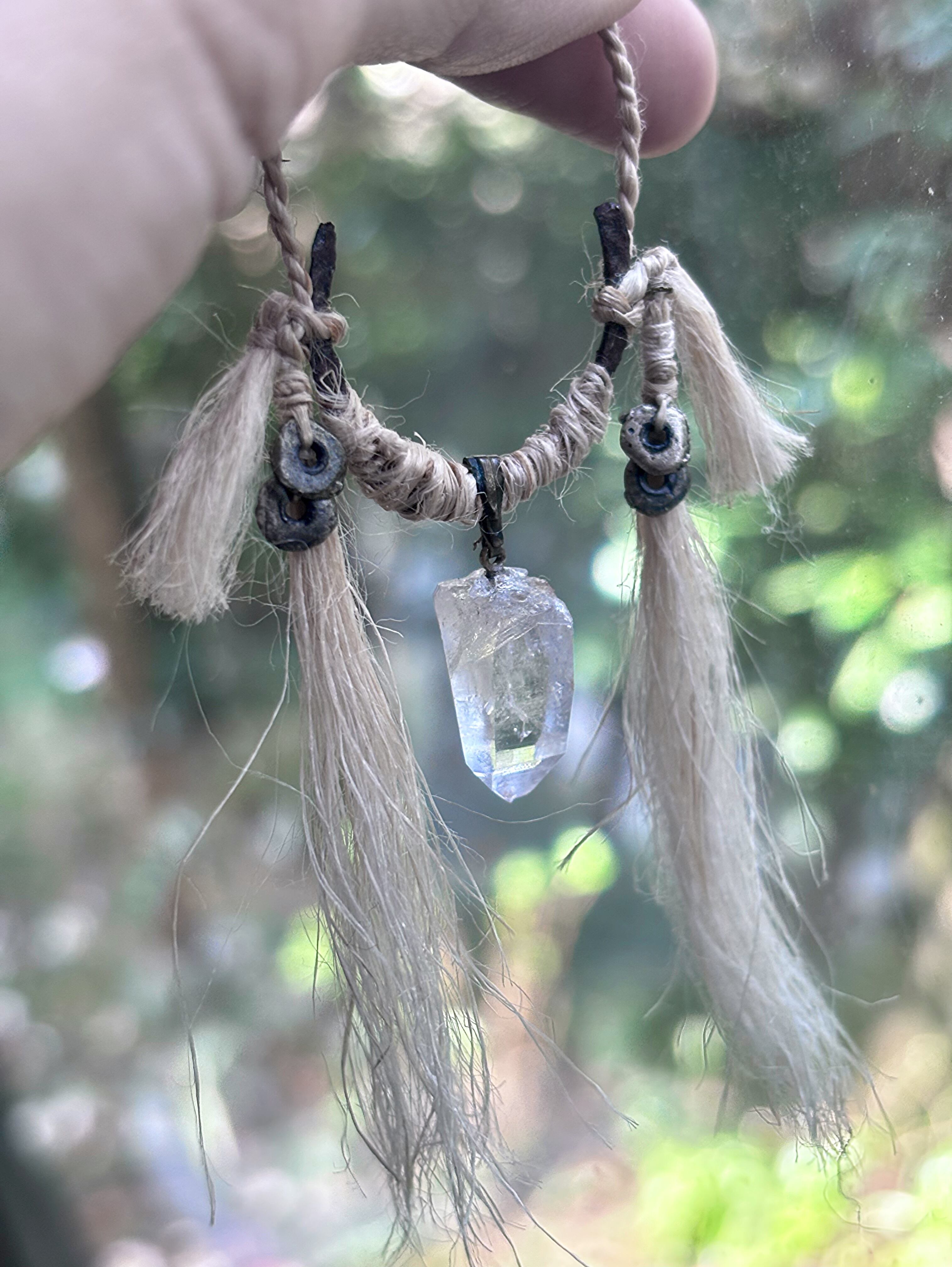 水晶の首飾り 水晶と苧麻の首飾りのお護り | せつ／宇宴